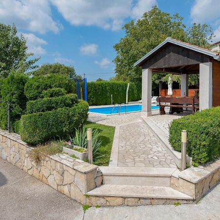 House Semy With Private Pool Villa พาซิน ภายนอก รูปภาพ
