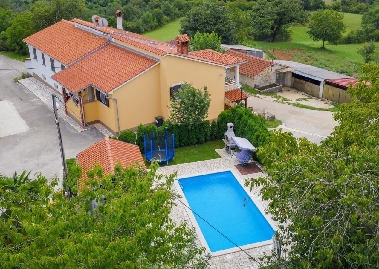 House Semy With Private Pool Villa พาซิน ภายนอก รูปภาพ