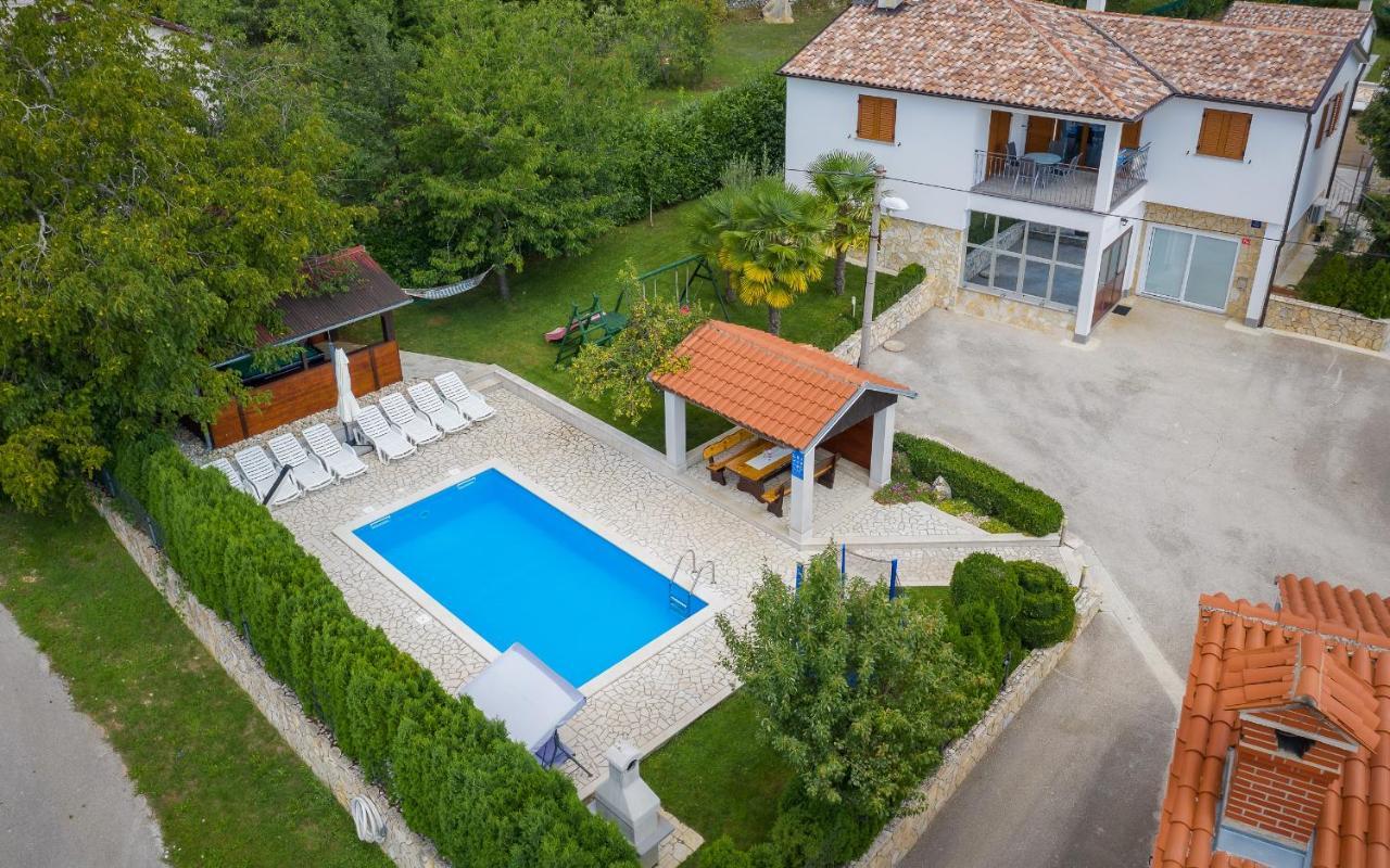 House Semy With Private Pool Villa พาซิน ภายนอก รูปภาพ