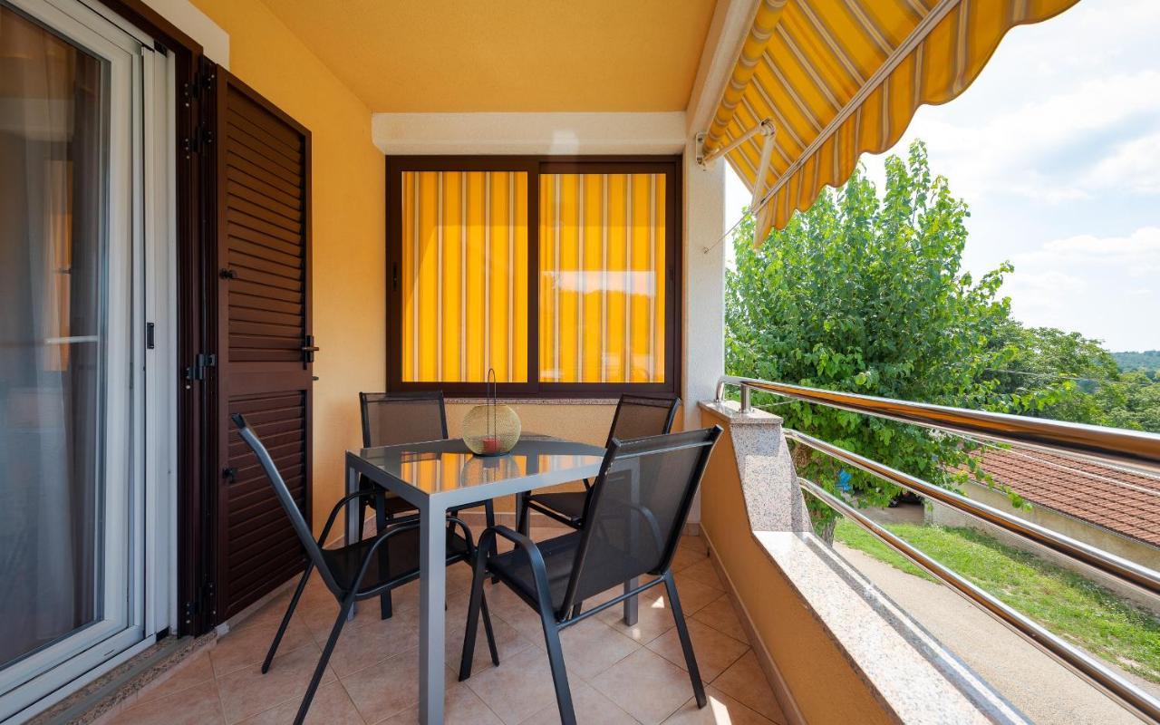 House Semy With Private Pool Villa พาซิน ภายนอก รูปภาพ