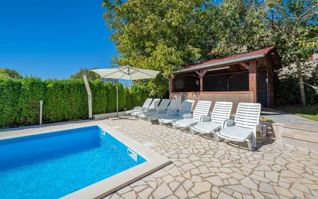 House Semy With Private Pool Villa พาซิน ภายนอก รูปภาพ