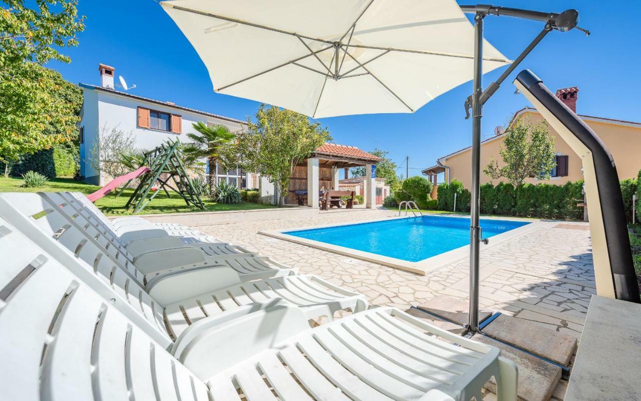 House Semy With Private Pool Villa พาซิน ภายนอก รูปภาพ